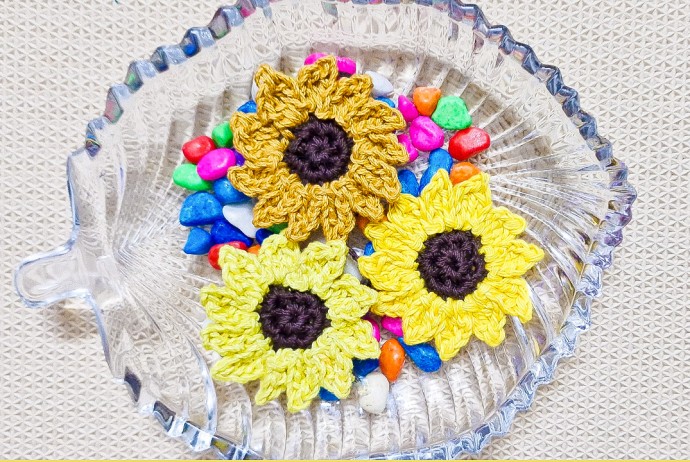 Super Easy and Quick Crochet Sunflower Applique Pattern