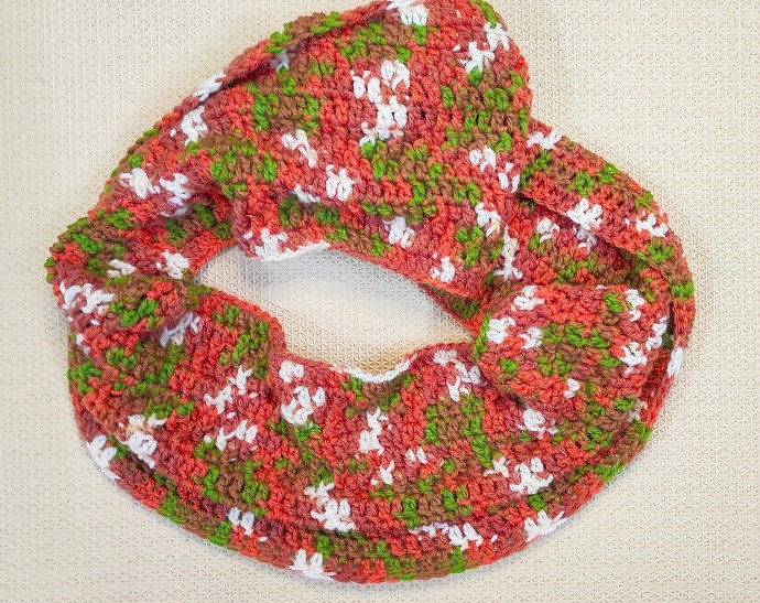 Quick and Easy Crochet Holiday Infinity Scarf Make Along with Underground Crafter