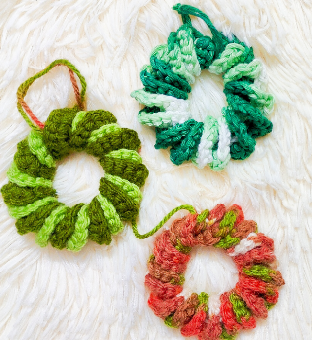 Christmas Crochet Wreath Ornament in Under 10 Minutes